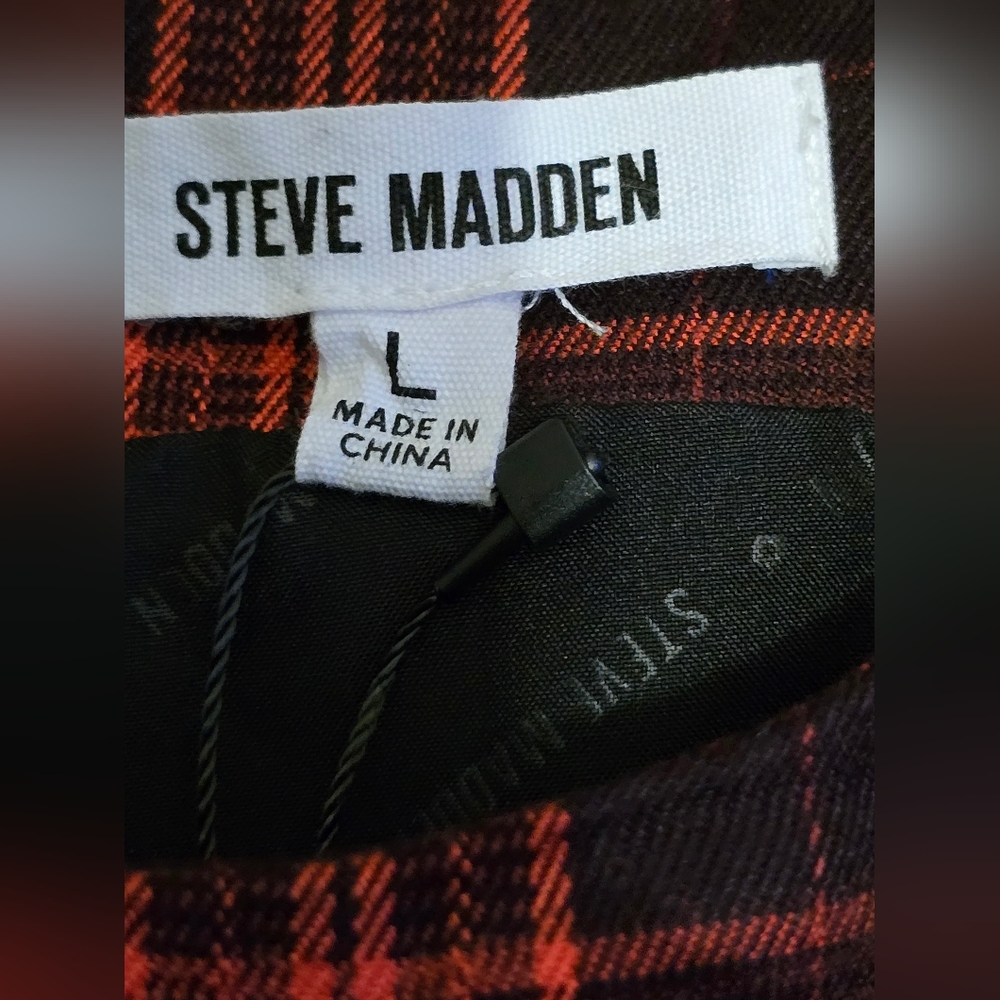 Steve Madden Orchard Crop Top in Red Plaid. Multiple sizes. Red and black - Picture 4 of 16